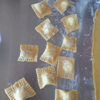 Domaci-ravioli-s-skuto-in-spinaco